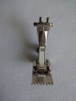 Bernina Nähfuss Nr. 32 (Biesenfuss 7 Rillen)