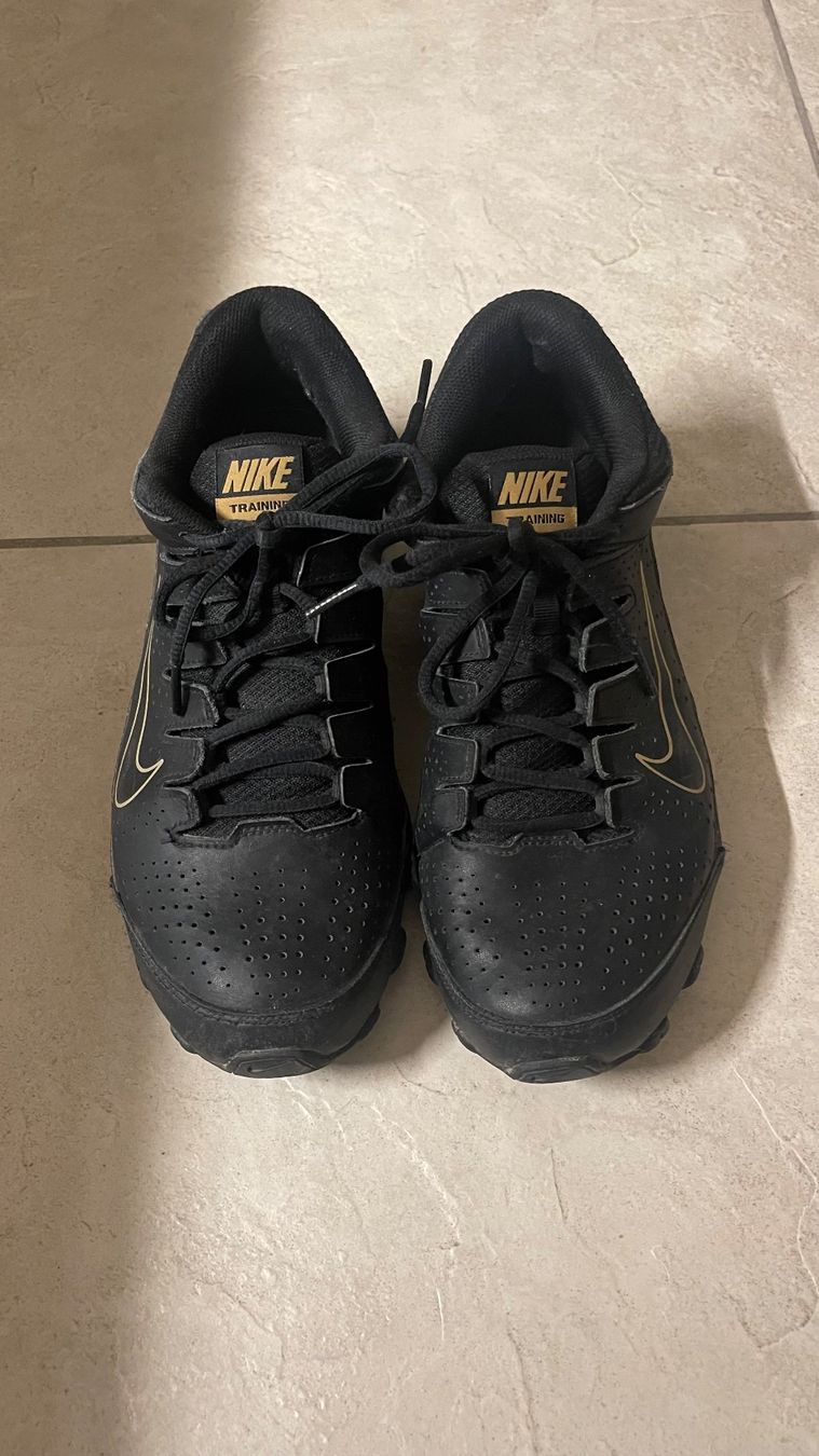Nike Scarpe da uomo: Nike Trainingsschuhe Grösse 44 – Usato da Wetzikon ZH venduto da Schrungus