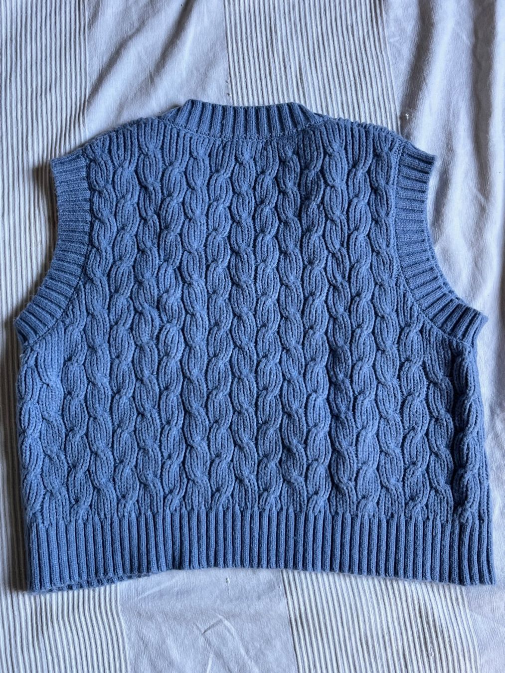 Maglioni & Felpe: Strickweste blau Zopfmuster – Usato da Zürich venduto da lar_8z5c 1