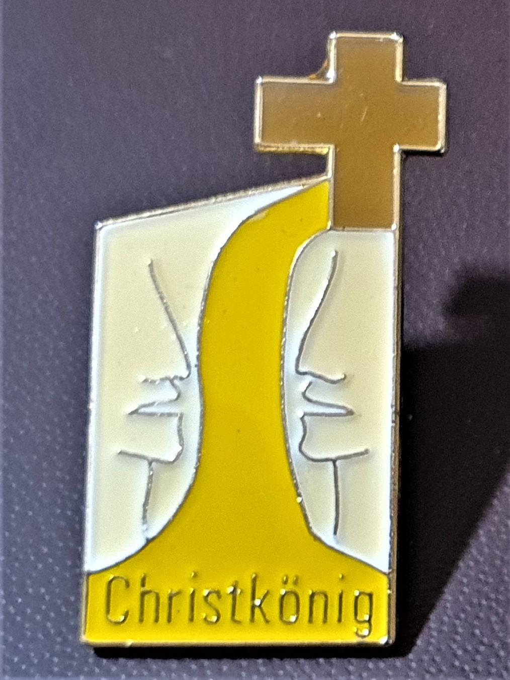 Broschen & Nadeln: Q332 - Pin Religion Christkönig – Gebraucht aus Reinach BL von Boston-Verkauf