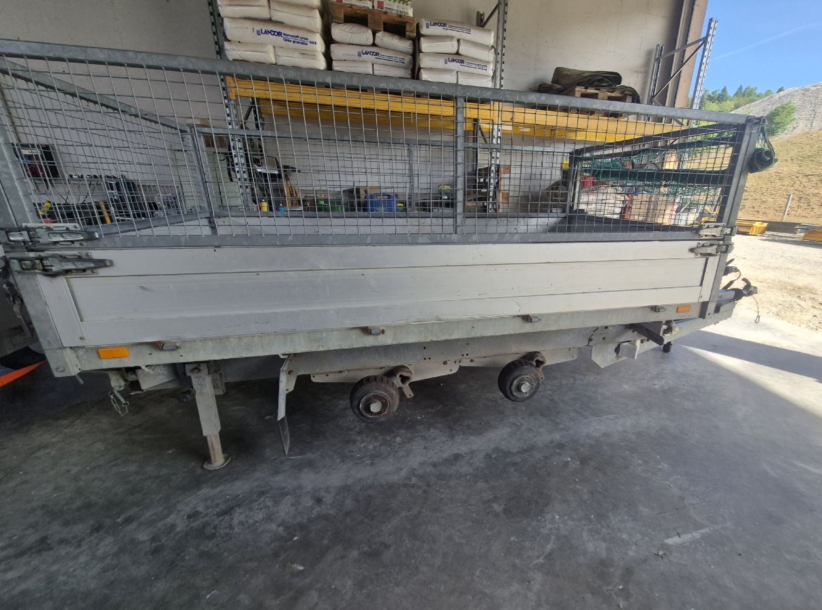 Camions-bennes: Autoanhänger 3-Seitenkipper Saris – D'occasion à Wangenried par Walliswil1 3