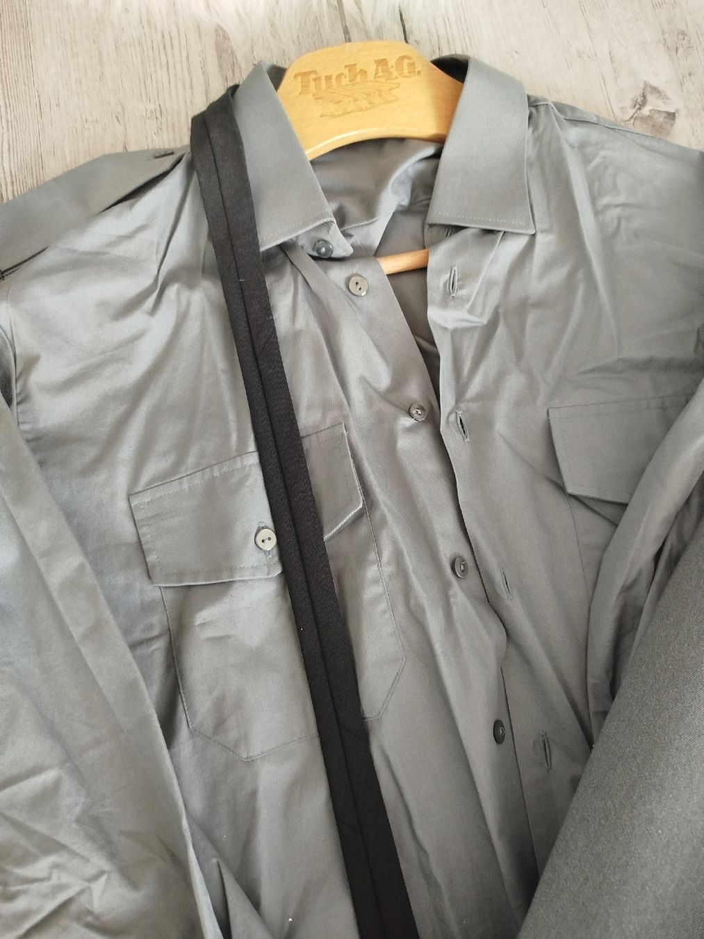 Schweizer Armee Uniformi: Schweizer Militäruniform mit Hose, Hemd, Kravatte.. – Usato da Glashütten venduto da lightmoon 2