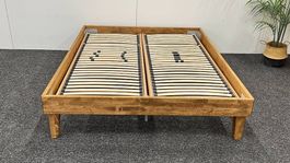 Massivholzbett 160 × 200 cm inkl. Lattenroste