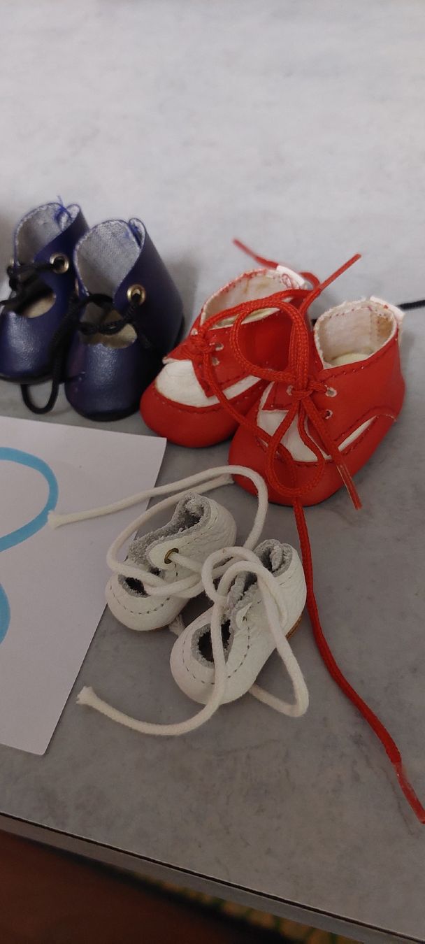 Poupées: 5Paar Puppenschuhe  – D'occasion à Muri AG par nindo1 3