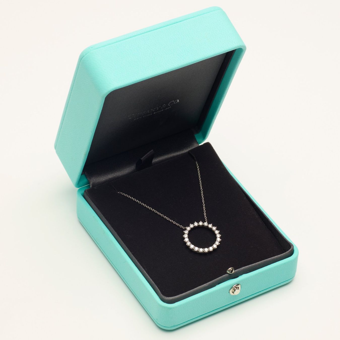 Tiffany & Co. Catenine: Authentique Collier TIFFANY & CO Open circle diamants – Usato da Carouge GE venduto da TLD 2