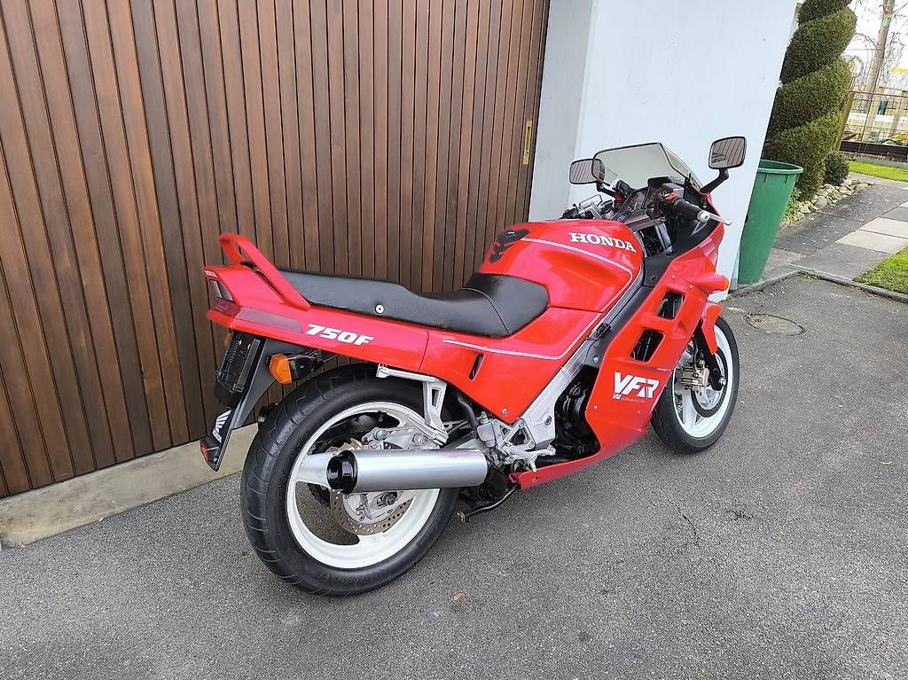 Strada: VFR 750F  RC24 – Usato da Oberkirch LU venduto da japansoul 4