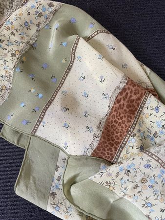 Écharpe  en soie 100% patchwork floral et léopard 150cm