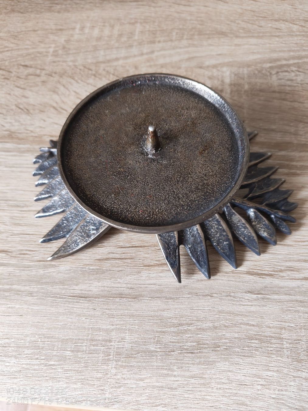 Kerzenständer: Kerzenhalter aus Metall mit Stilisierten Feder oder Blattfuß – Gebraucht aus St. Gallen von Ricardo_Deals 4