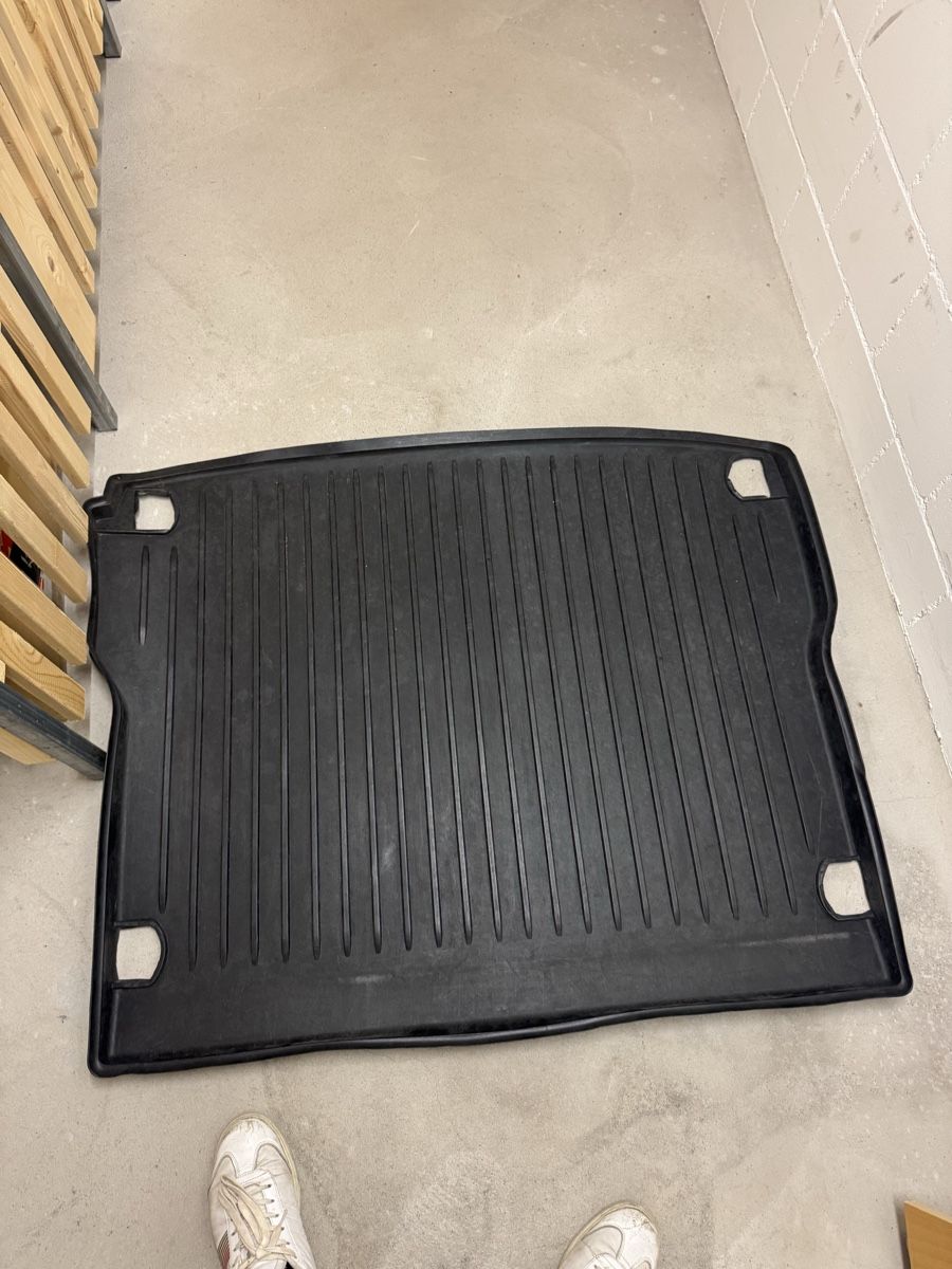 Audi Tapis / Bacs: Audi Q5 Kofferraumwanne – D'occasion à Boniswil par Lisu97p 1