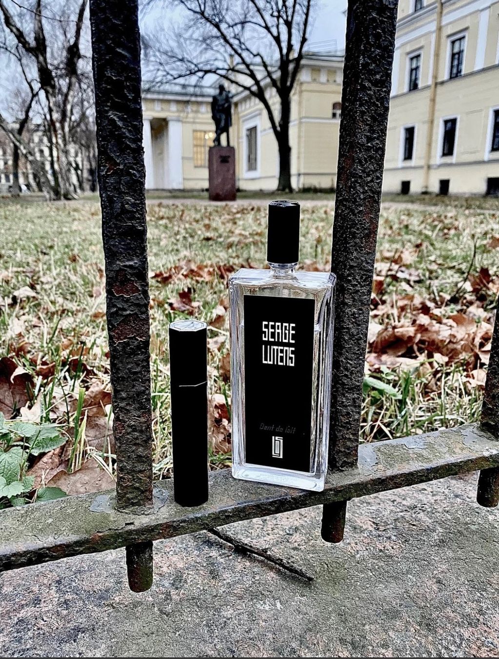 Serge Lutens Parfum & Eau de Toilette: Serge Lutens Dent de Lait eau de parfum  6 ml sample – Neu (gemäss Beschreibung) aus Chêne-Bougeries von Seetooyoo 1