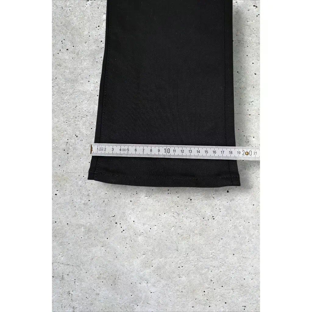 True Religion Pantalons: True Religion Straight Relaxed Schwarz – D'occasion à Hünenberg See par nik_g2y2 9
