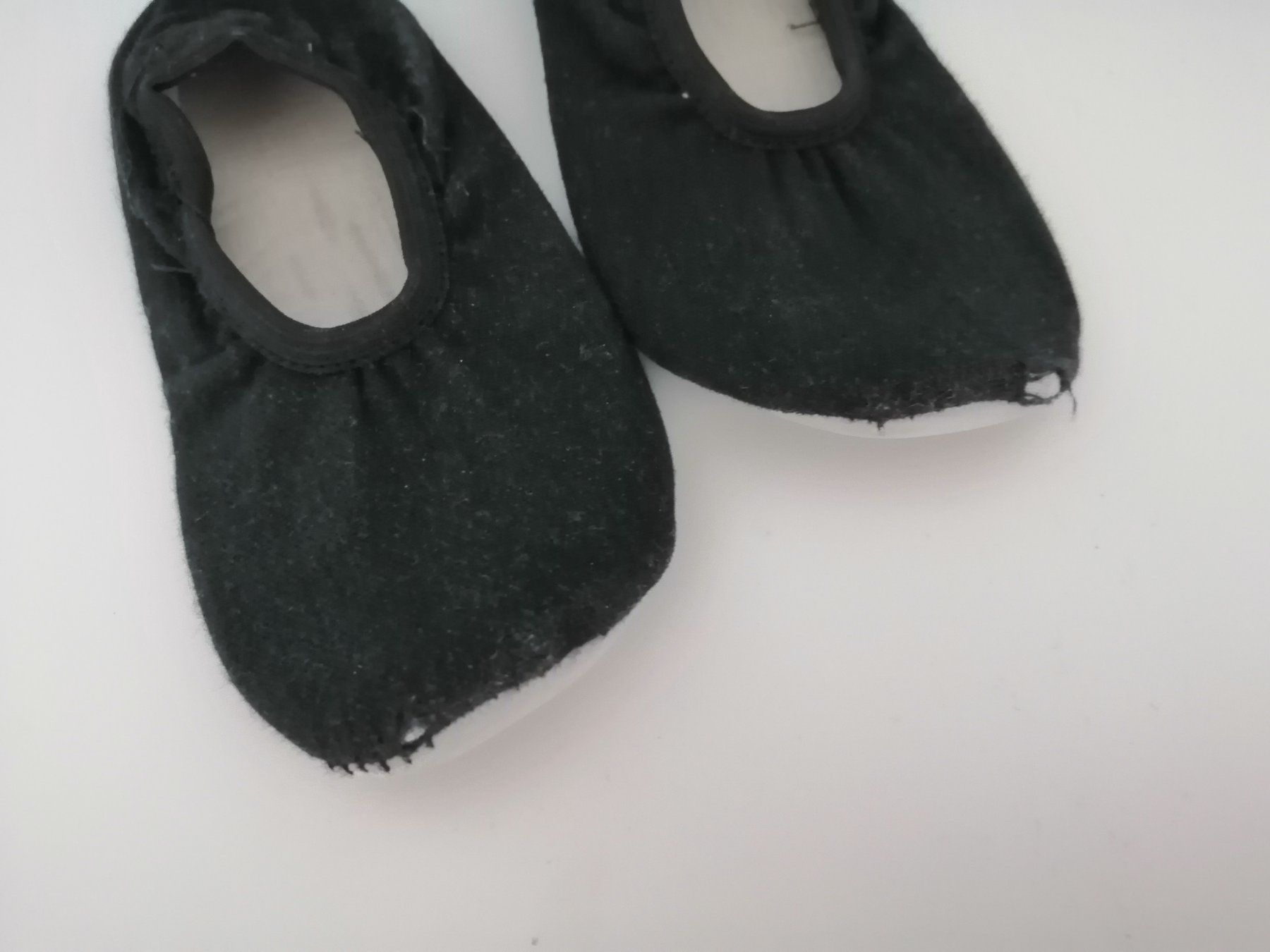 Scarpe per ragazzi: Turnschläppli Grösse 24 schwarz – Usato da Aeschi (SO) venduto da clementinli 1
