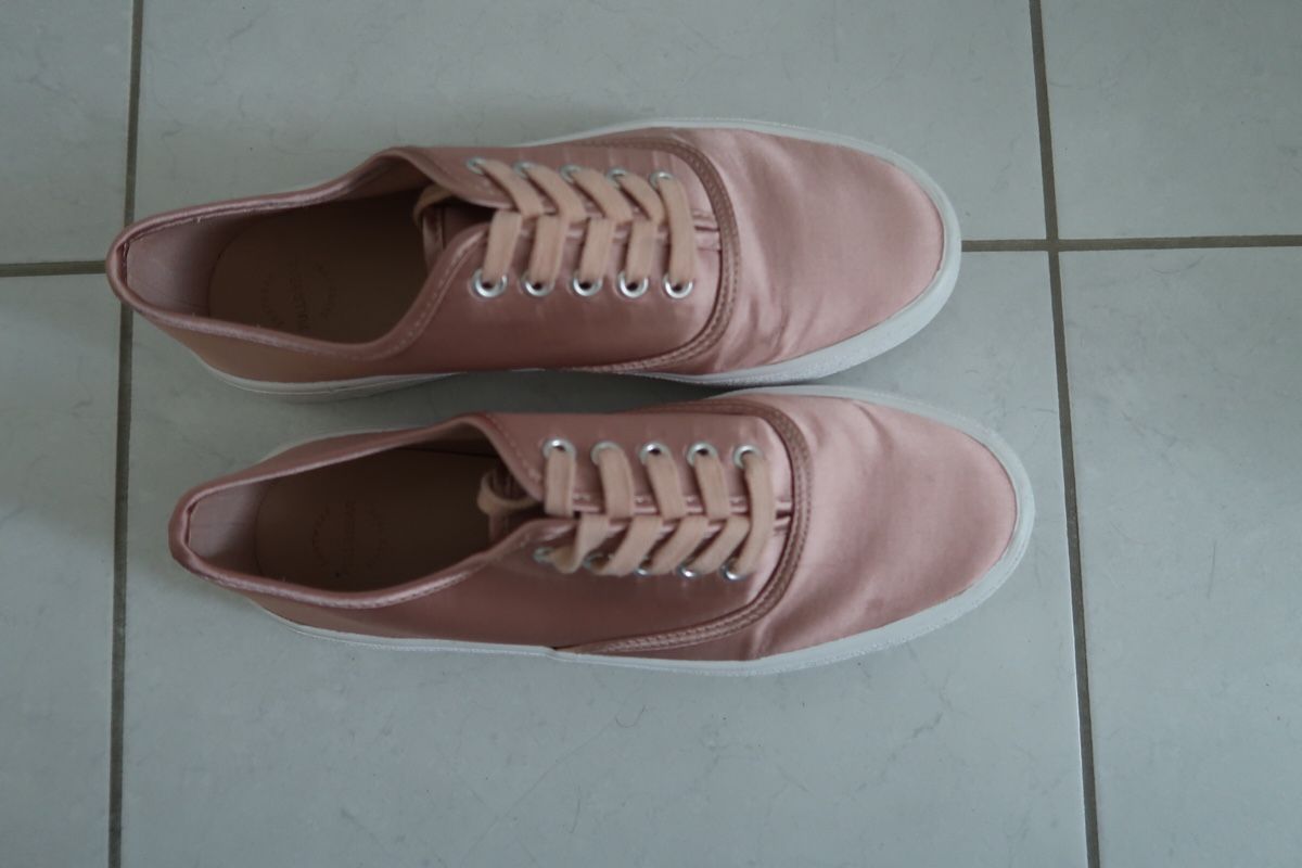 Damenschuhe: Turnschuhe mit Plateau – Gebraucht aus Bassersdorf von secondhand_clothing