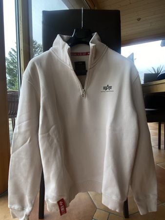Pull Alpha Industries