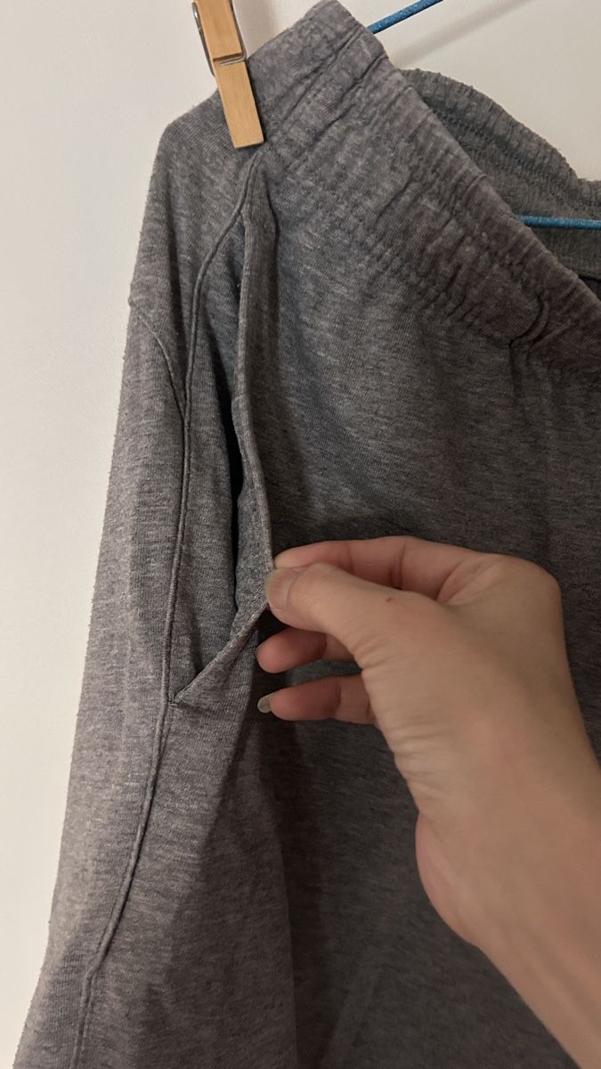 Adidas Pantaloni: Adidas Shorts Grey Size M – Usato da Genève venduto da Noemie.wrmsi 1