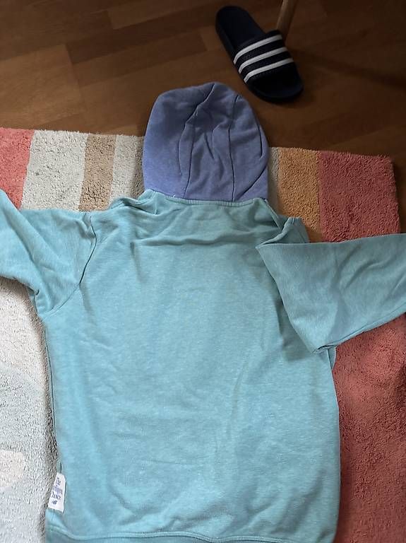 Pullover & Sweatshirts: New Balance Pullover  – Gebraucht aus Kilchberg von fel_q8pv 1