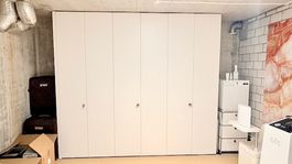 Großer weißer Kleiderschrank, Schreiner, 3-teilig, 310 cm