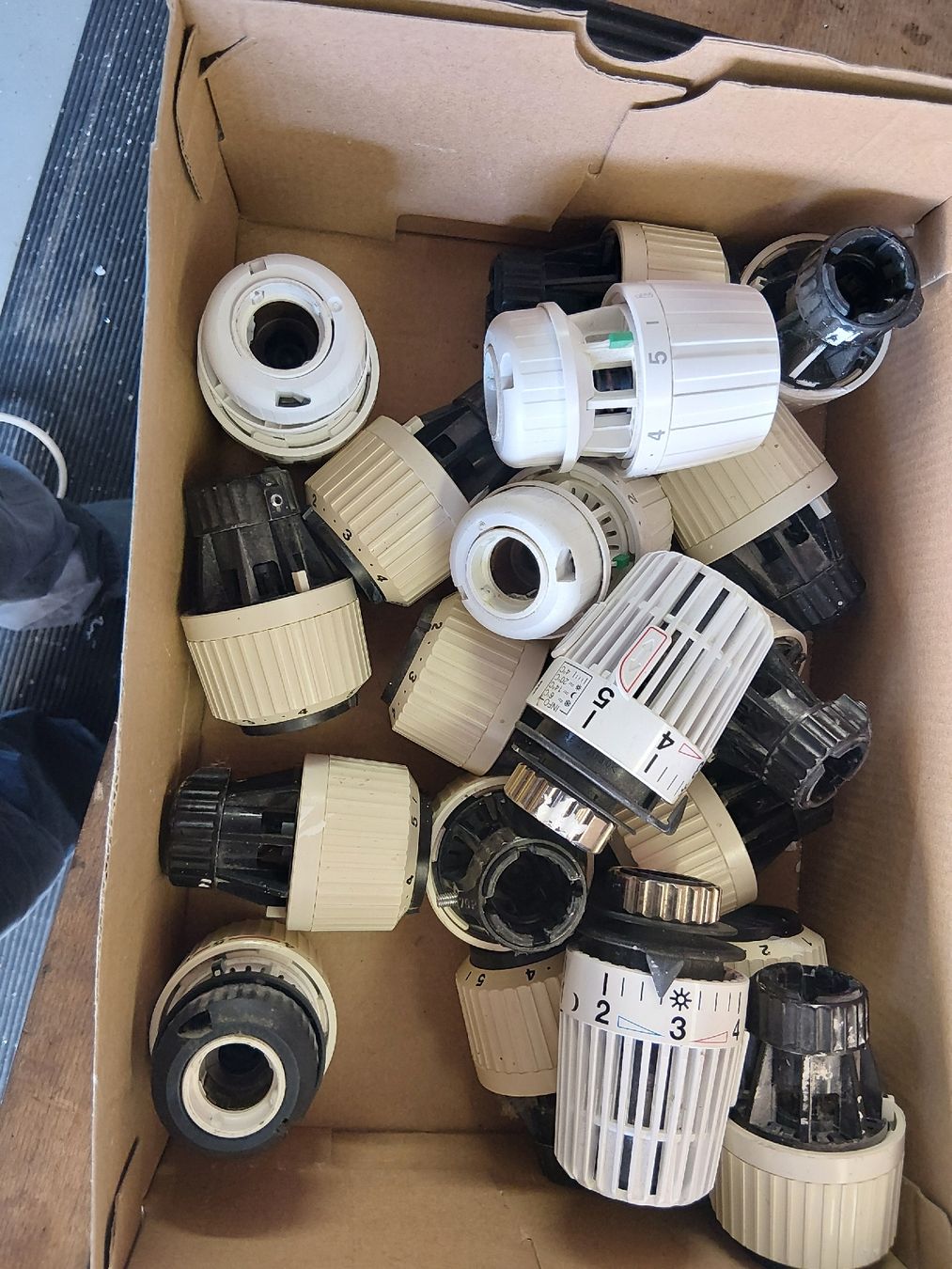 Radiatori: vanne thermostatique danfoss – Usato da Champoz venduto da yokely