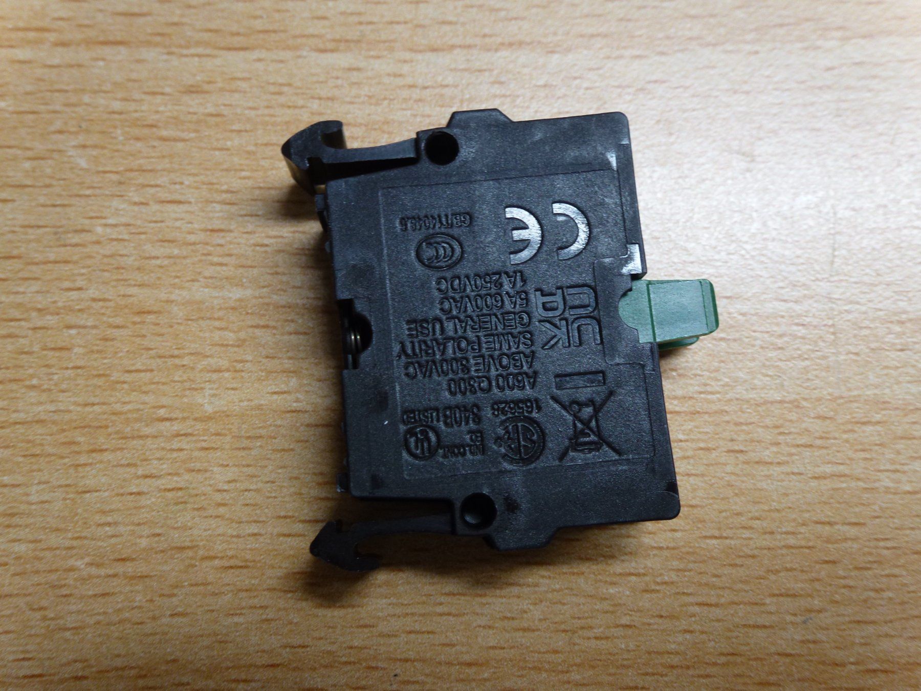 Eaton Interruttori: 20St. Kontakte M22-KC10 Eaton – Nuovo e nell'imballaggio originale da Hombrechtikon venduto da HGK50 3