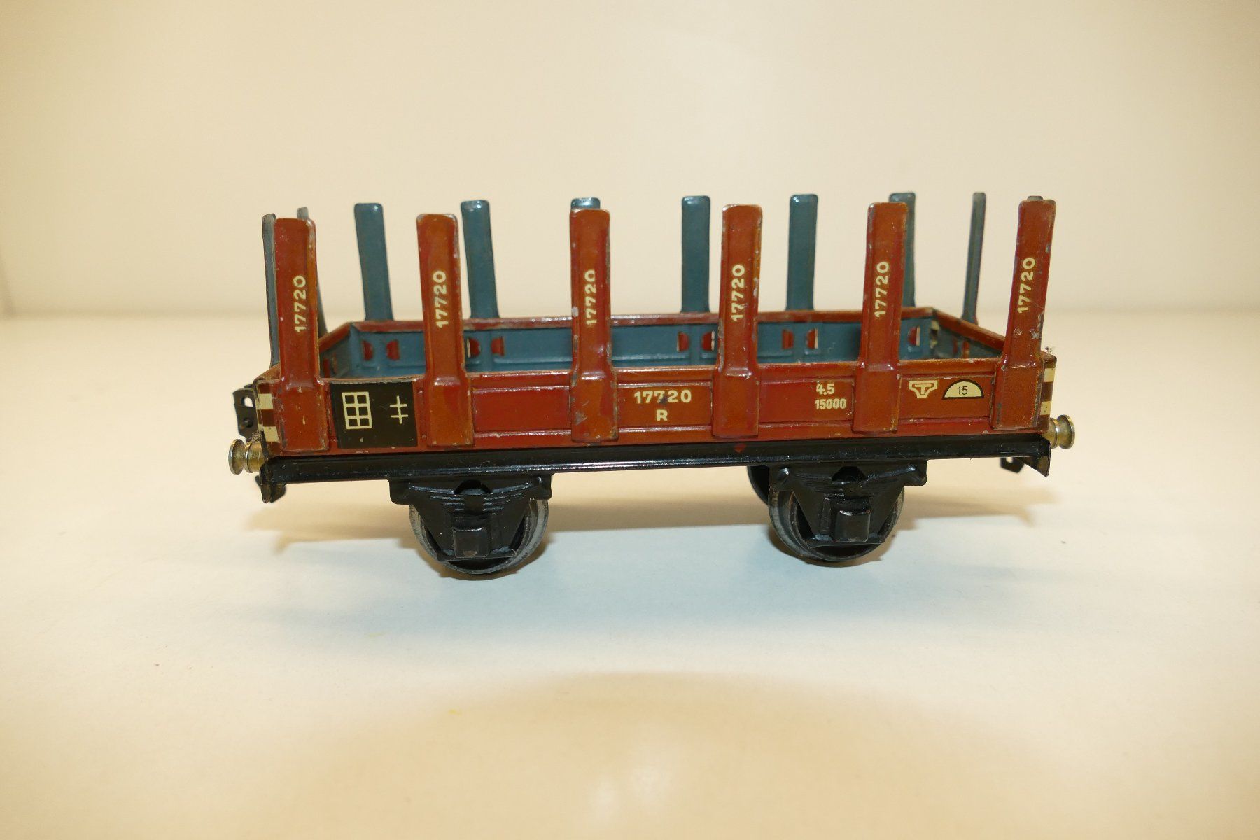 Märklin Modelleisenbahnen: Märklin 0: Rungenwagen – Gebraucht aus Niederhasli von rail-duerst
