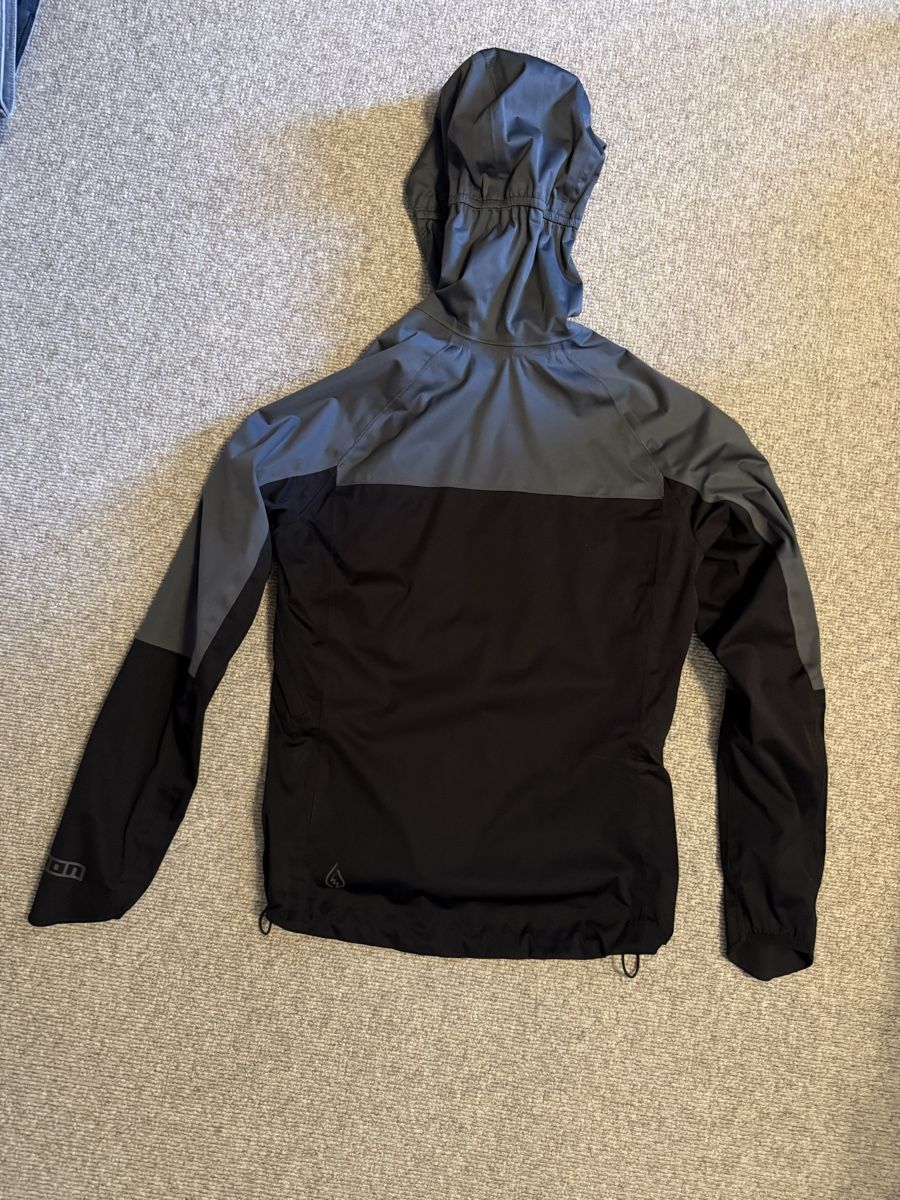 ION Giacche: Jacke Ion Shelter 3 L – Usato da Cham venduto da carmenblacky 1
