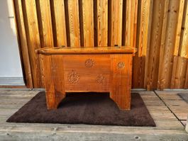 Alte Truhe / Kiste aus Holz, viel Stauraum, Top Zustand!