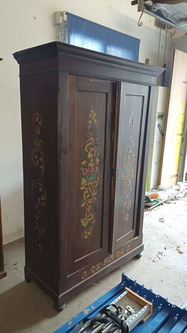 Armadi: Alter Schrank mit Bauernmalerei – Usato da Rohrbach venduto da Tinu12 2