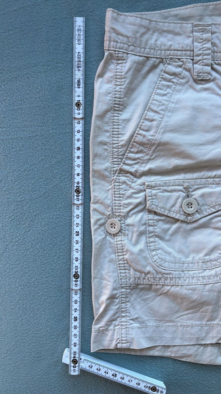 Calvin Klein Pantaloni: Calvin Klein cargo shorts size US2 – Usato da Adliswil venduto da fashionholic 6