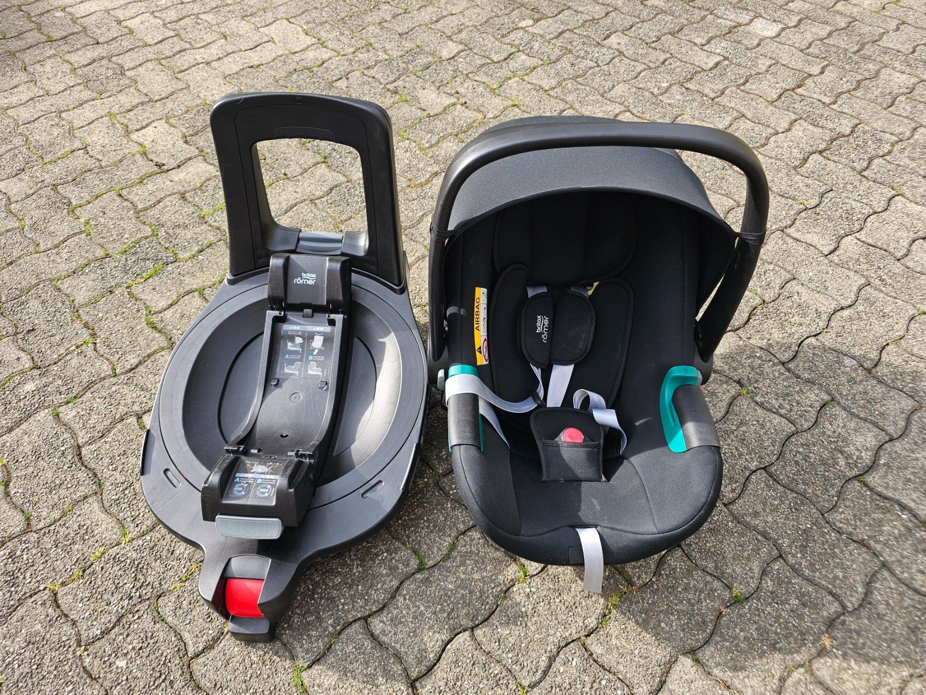 Britax Römer Seggiolini per auto: Britax Römer Baby-safe 3 i-Size Autositz + Flex Base – Usato da Rorschach venduto da bro_rc52