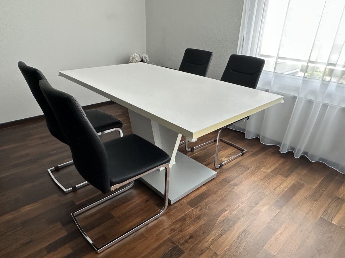 Tavoli: Esstisch + 4 Stühle – Usato da Frauenfeld venduto da mfera 1