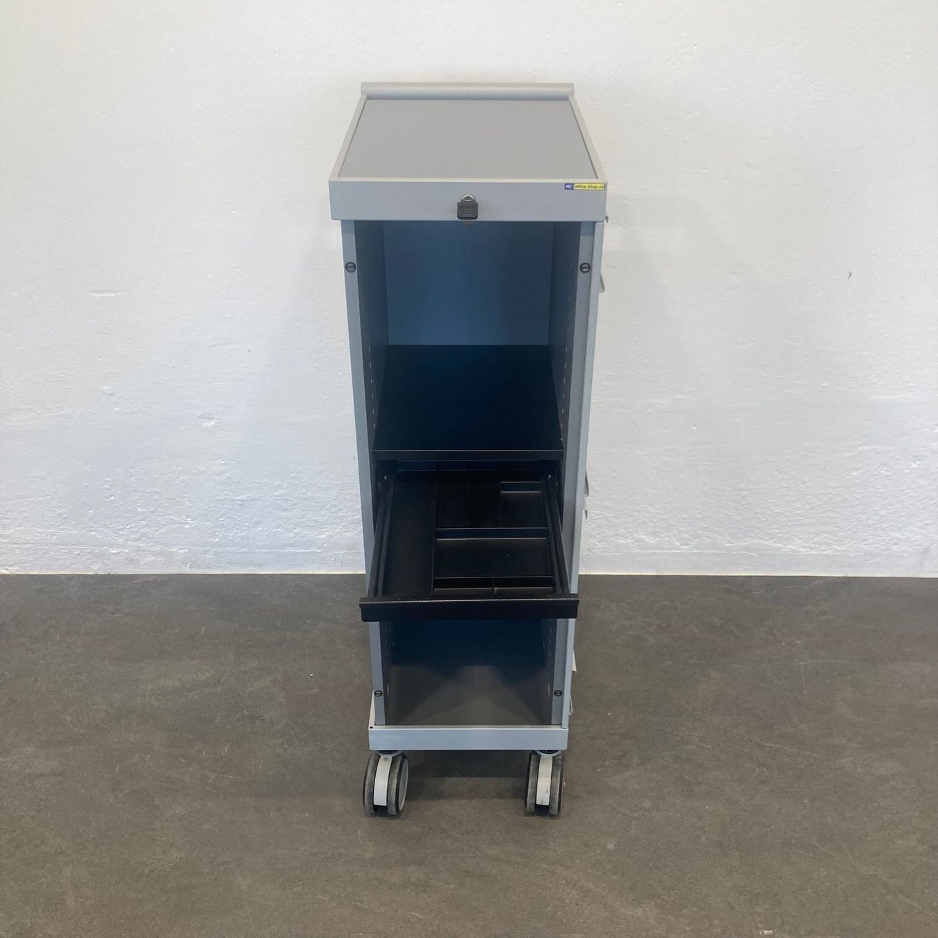 Banconi: Denz D3 Roll-Caddy Silbergrau mit Schlüssel – Usato da Schönenwerd venduto da mcofficeshop 1
