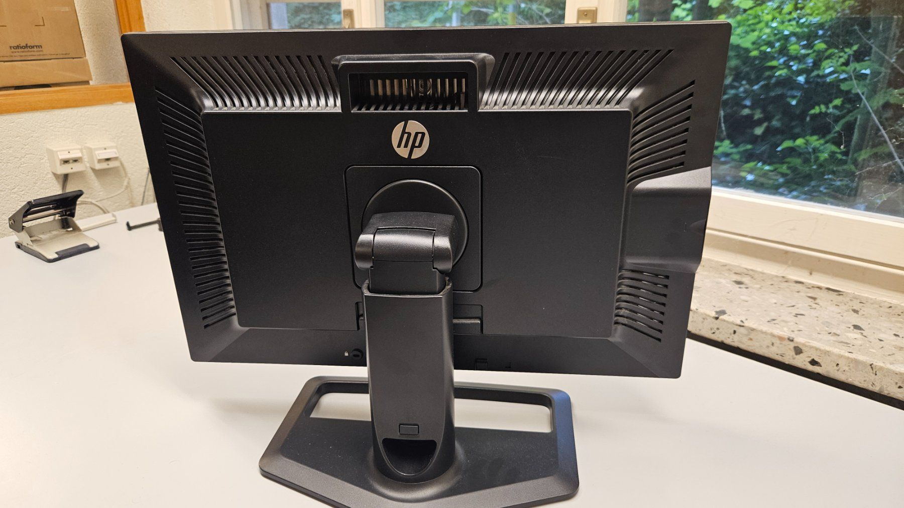 Hewlett Packard Monitor: HP ZR2440w, 24" Monitor – Usato da Dübendorf venduto da swi_9km5 1