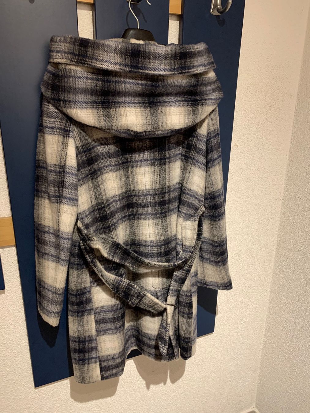 Zara Cappotti: Damen Mantel mit grosse Kapuze. – Usato da Huttwil venduto da Nedja0 4