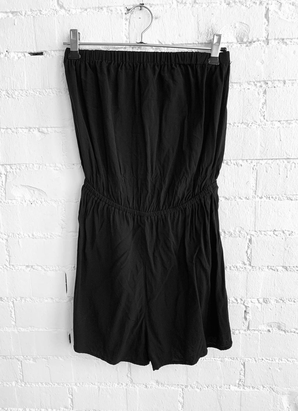 Tute: Kurzer schwarzer Jumpsuit – Usato da Bern venduto da Fraeuleinhonig
