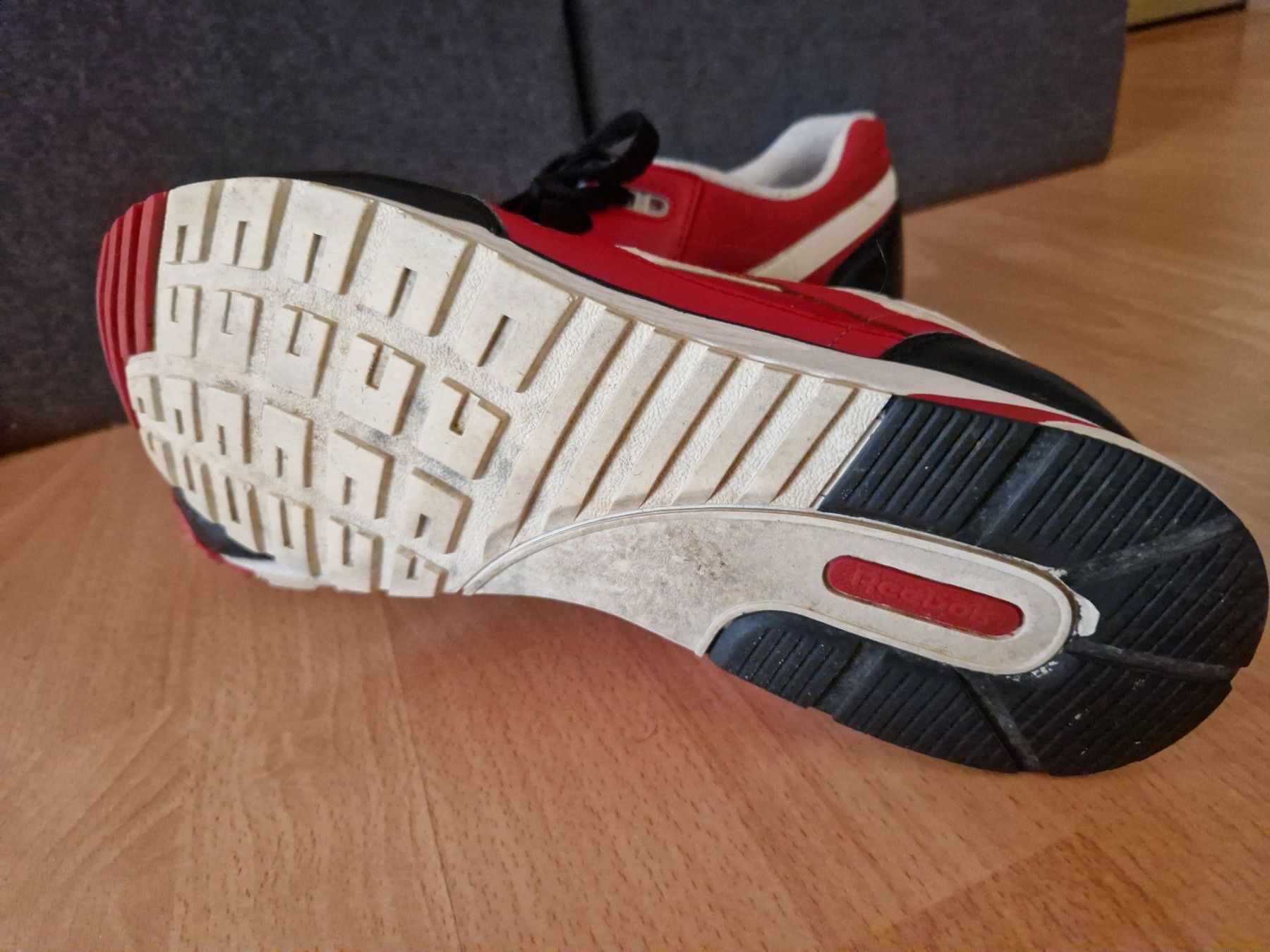 Reebok Herrenschuhe: Reebok Sneakers, Grösse 44, Rot/Weiss Old School – Gebraucht aus Neuhausen am Rheinfall von Alchimista 5