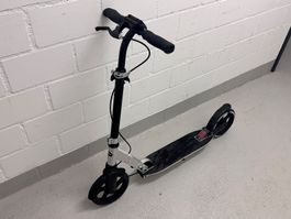Klappbarer City-Scooter mit Bremse silber