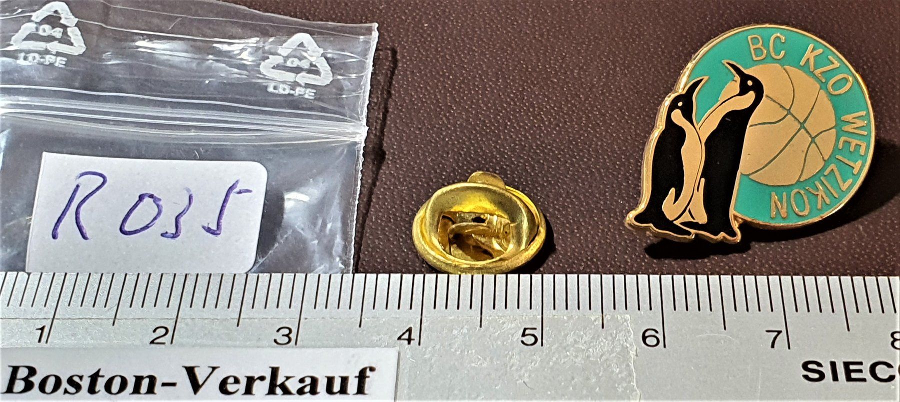 Placchette & Badge: R035 - Pin Pinguin BC KZO Wetzikon – Usato da Reinach BL venduto da Boston-Verkauf 1