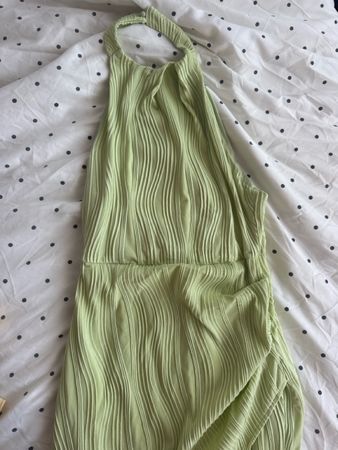 Robe verte style "ruching" sans manche, taille S, neuve