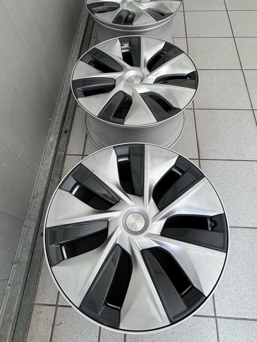 Tesla Jantes: Tesla Model Y felgen 19 – D'occasion à Sennhof par Dual 2