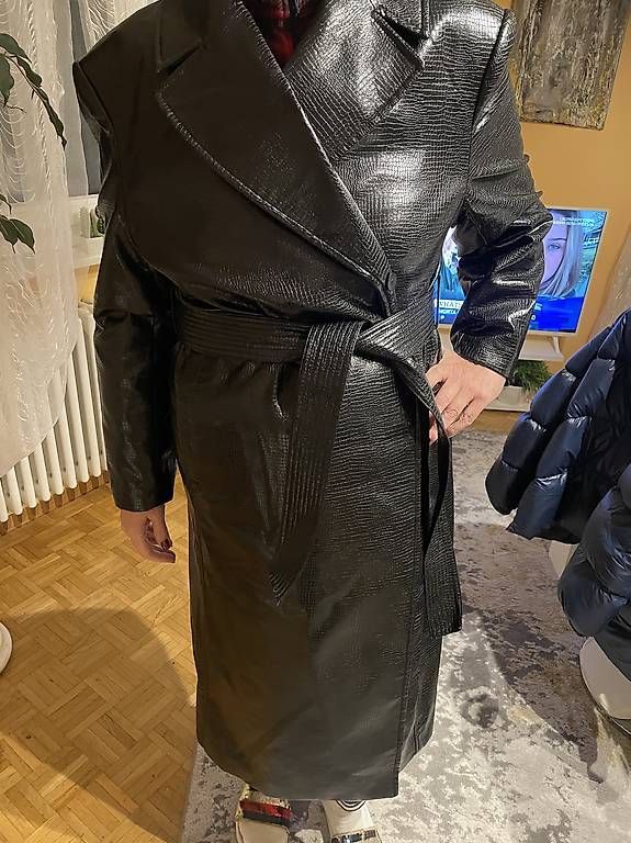 Cappotti: Cappotto nero simile pelle – Usato da Agno venduto da sal_pbv8
