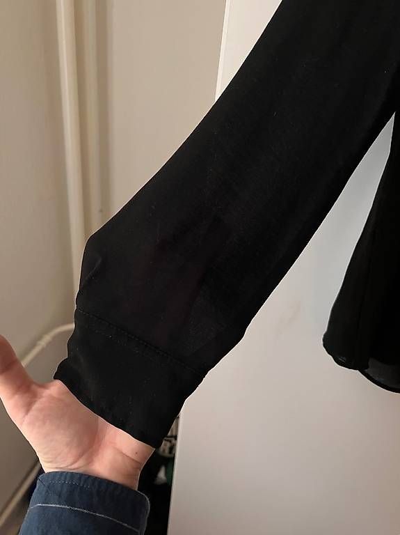 Camicette: Chemise noire, taille S – Usato da Lausanne venduto da sugarplumfairy 1