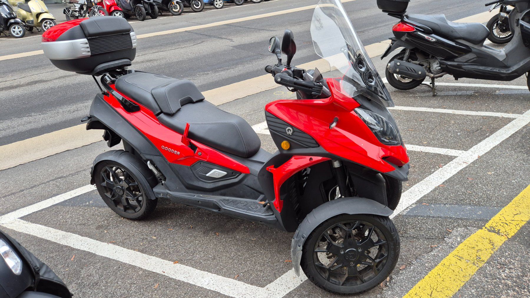 Qooder Scooters: Quadro Qodder 4, rouge, état impeccable, 2019, 20000 km – Gebraucht aus Vulliens von macgama