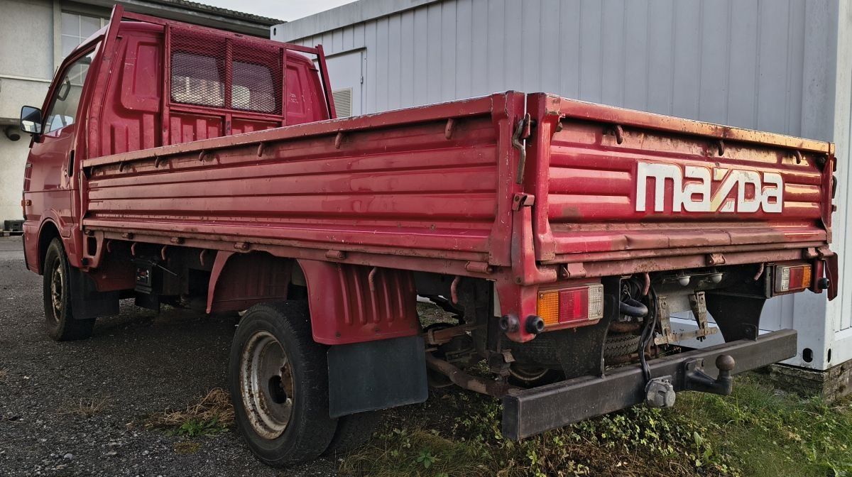 Mazda Nutzfahrzeuge: Mazda E2000 Pritsche mit 1.7 Tonnen Nutzlast – Gebraucht aus Buch b. Frauenfeld von Hoebberreal 1