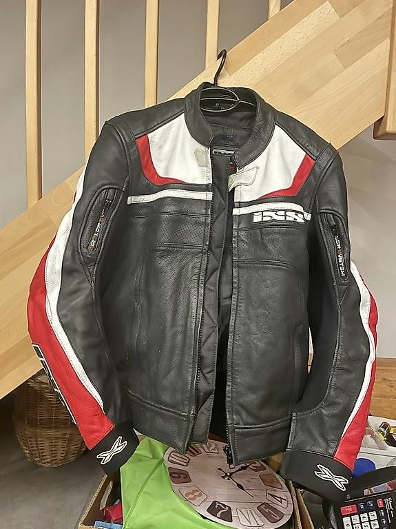 Jacken: iXS Motorrad-Lederjacke – Gebraucht aus Bern von zoe_8m8h