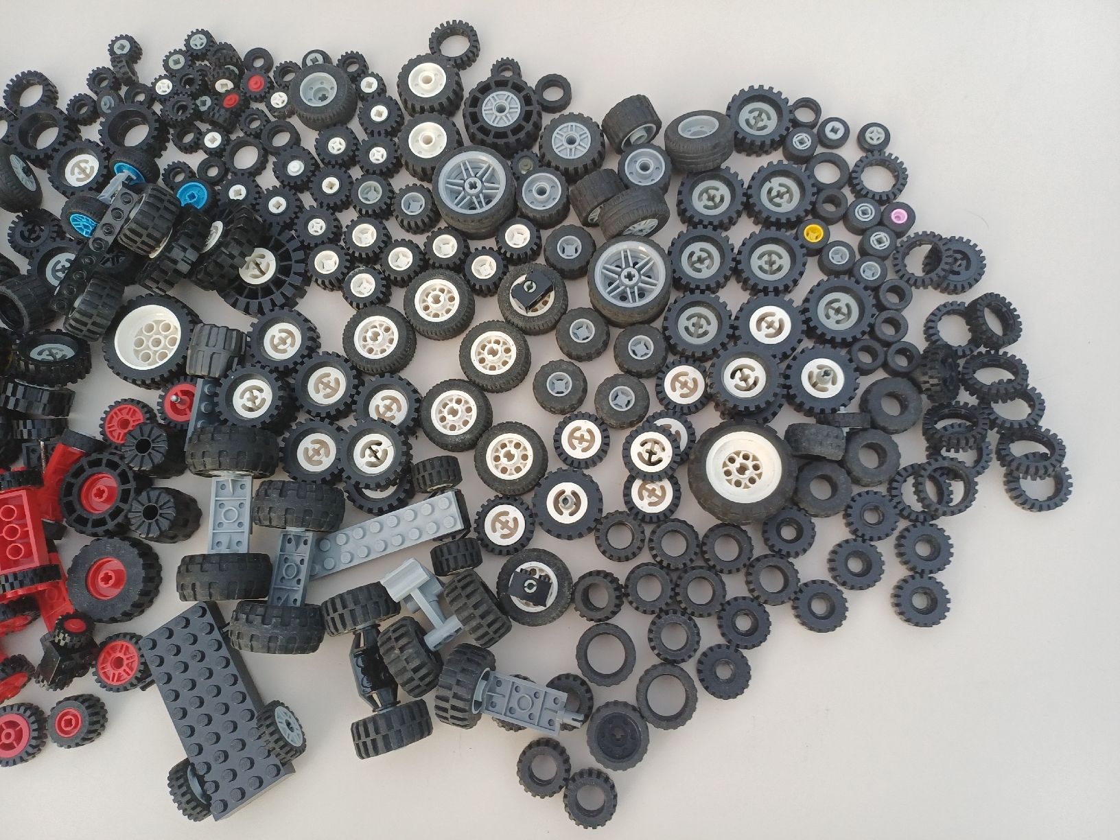 Lego Kit di costruzioni: LEGO 1kg800 de roues en vrac – Usato da Begnins venduto da Drastic-Sound 8