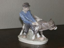 Royal Copenhagen Porzellan Knabe Kalb
