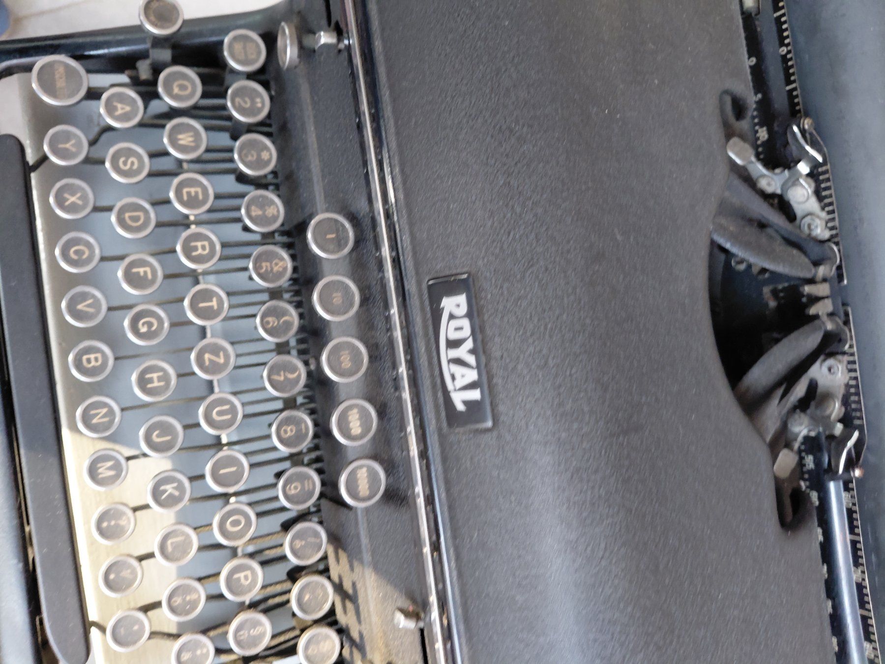 Macchine da scrivere: Schreibmaschine ROYAL – Usato da Zürich venduto da Rosys 7