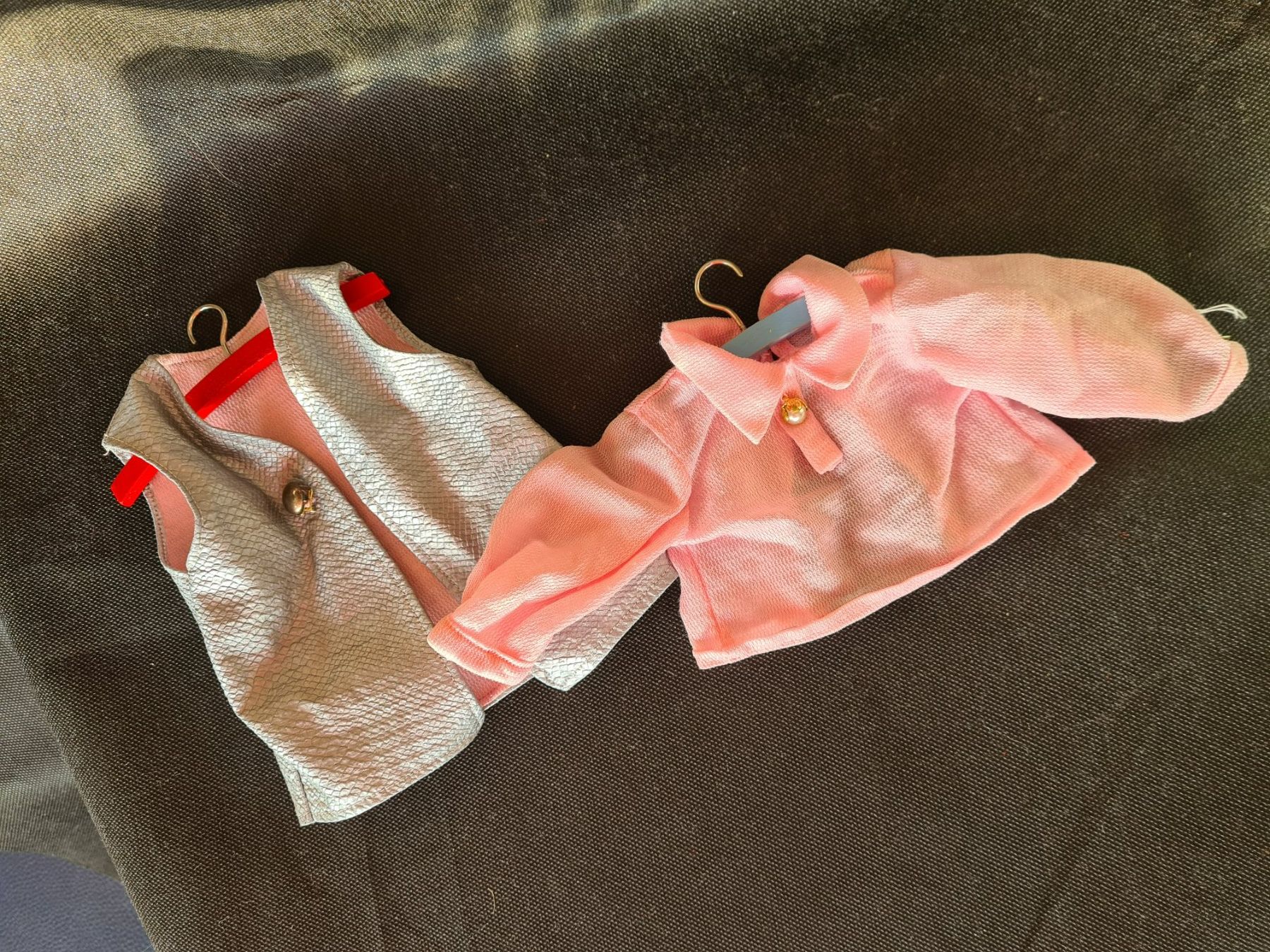 Sasha Morgenthaler Bambole: Sasha-Puppenkleider Set Weste mit Bluse – Usato da Münchenbuchsee venduto da babilibern