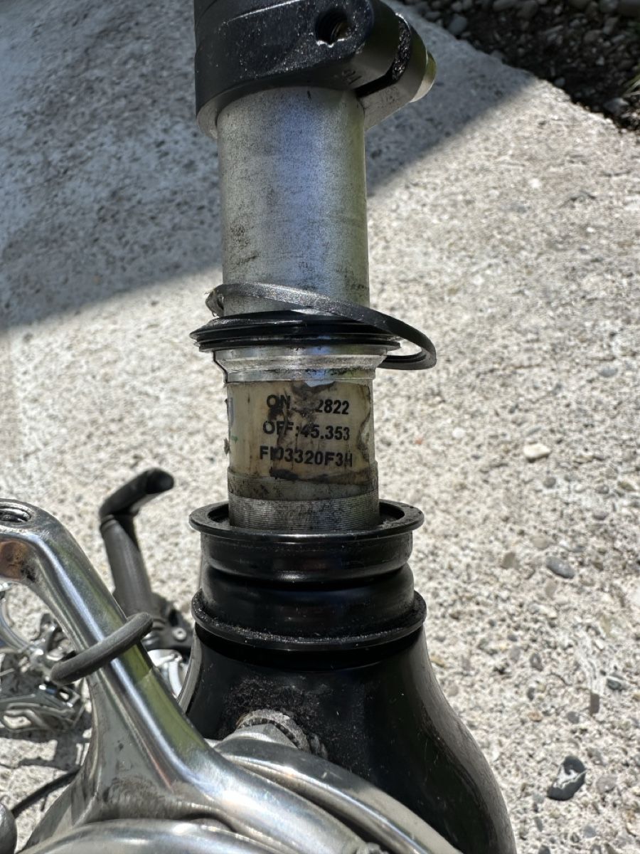 Pezzi di ricambio: Fourche carbone + guidon – Usato da Genève venduto da IgorTech 1