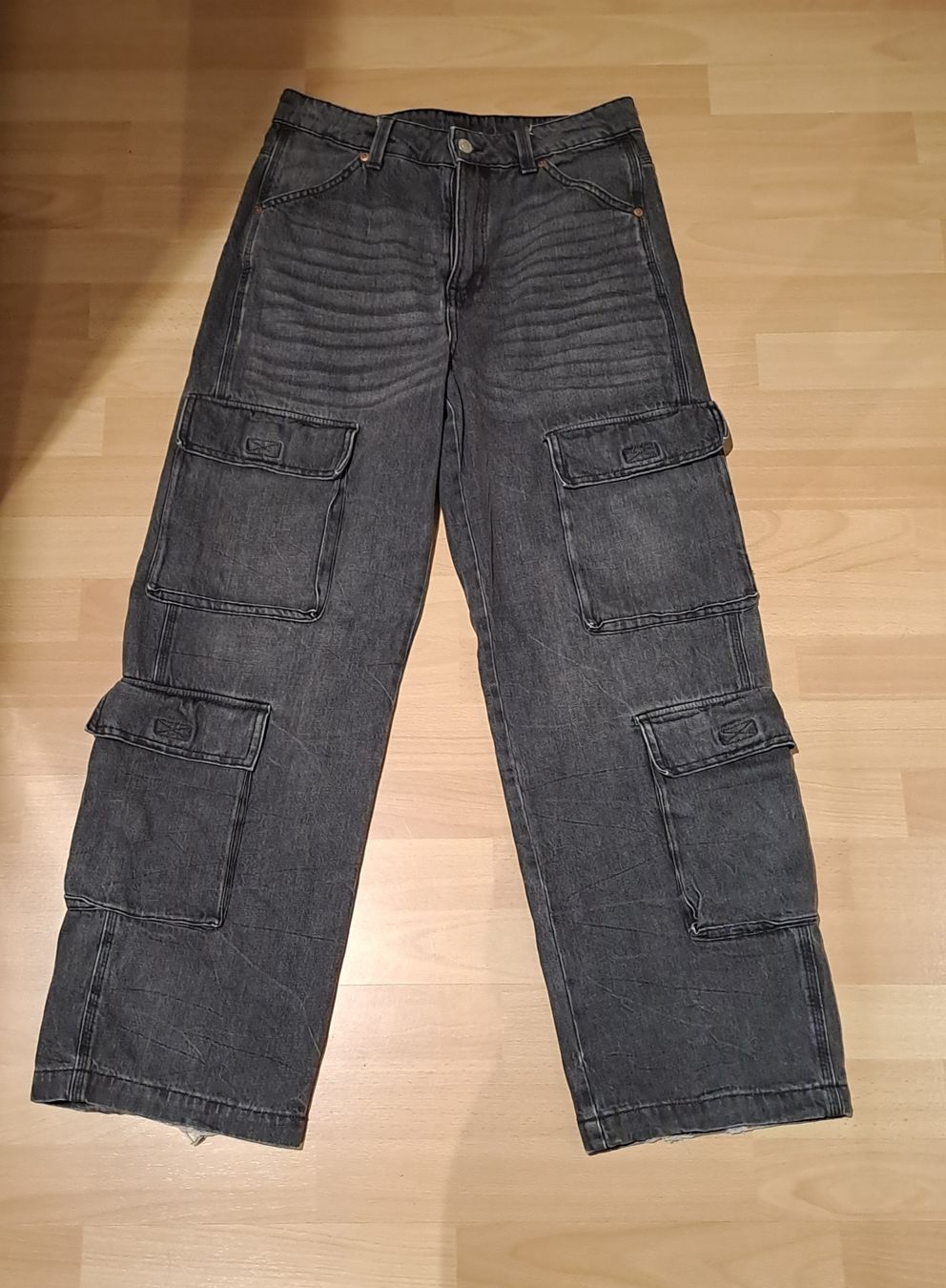 H&M Jeans: H&M Cargo Jeans schwarz gr. 38 – Nuovo (secondo la descrizione) da Rothenburg venduto da 123odermatt